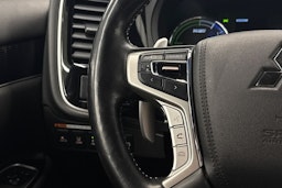 musta Mitsubishi Outlander PHEV 2019 kuva 14.