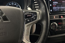 musta Mitsubishi Outlander PHEV 2019 kuva 15.