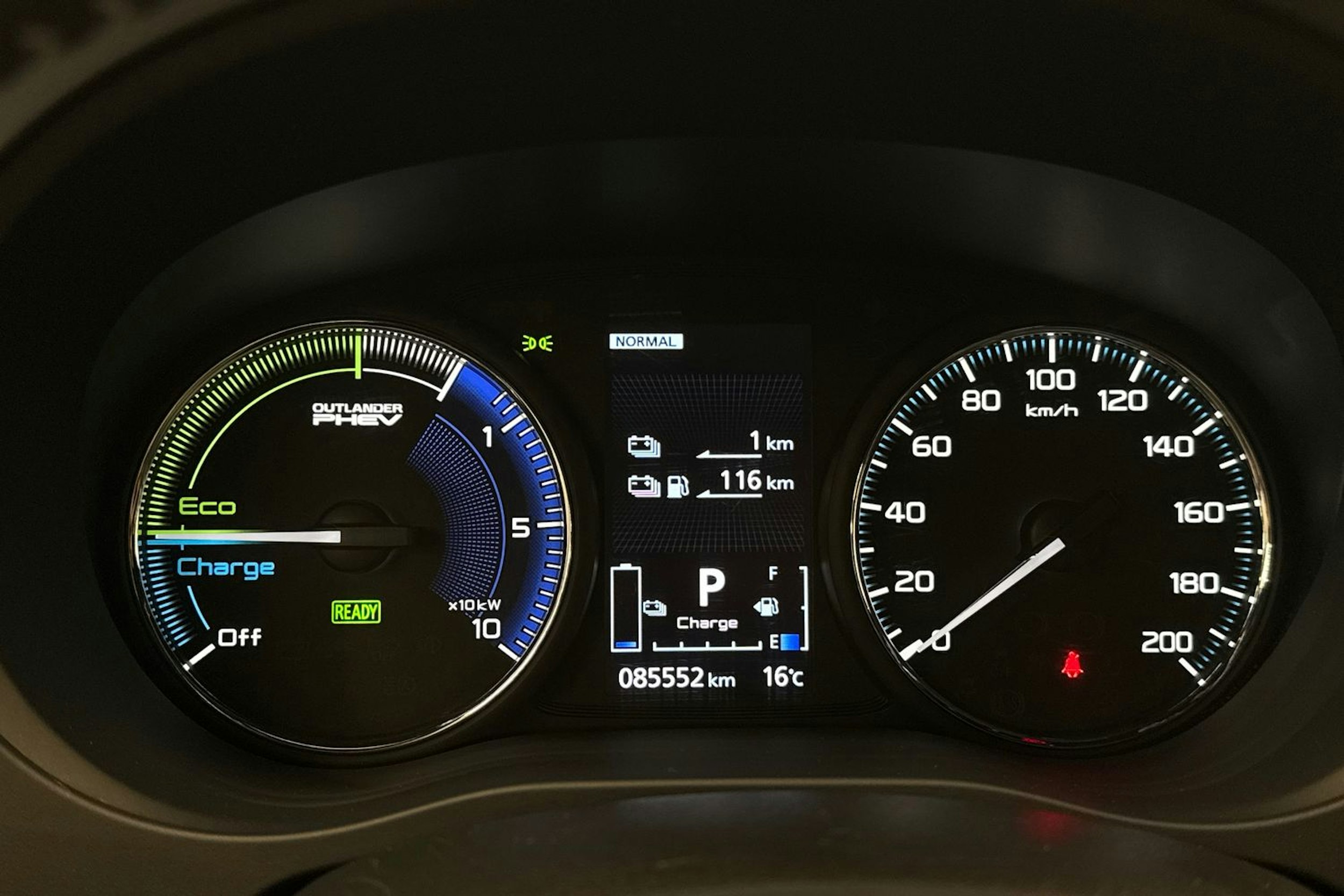 musta Mitsubishi Outlander PHEV 2019 kuva 16.