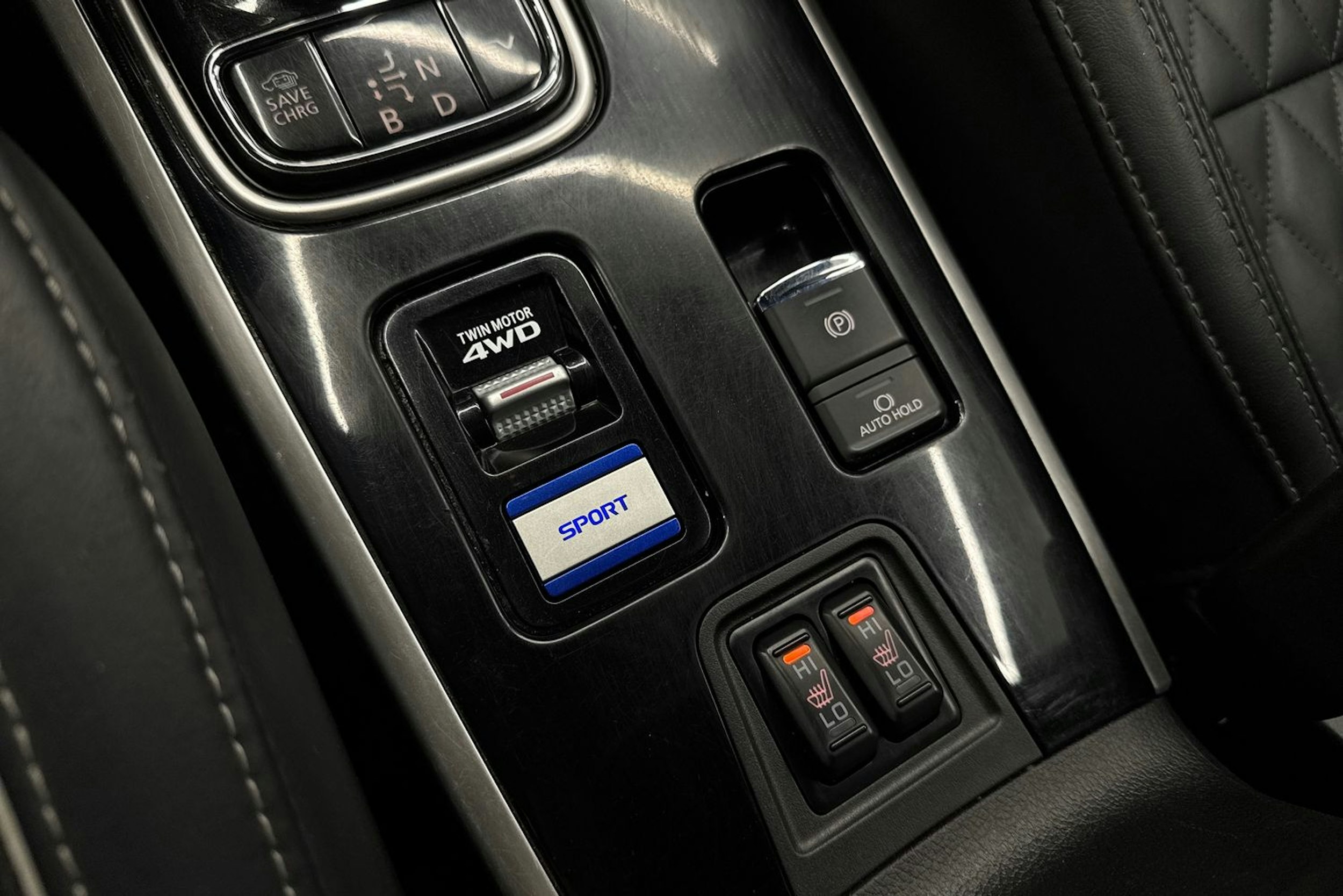 musta Mitsubishi Outlander PHEV 2019 kuva 20.