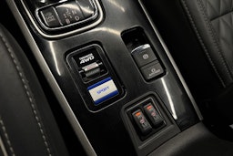 musta Mitsubishi Outlander PHEV 2019 kuva 20.