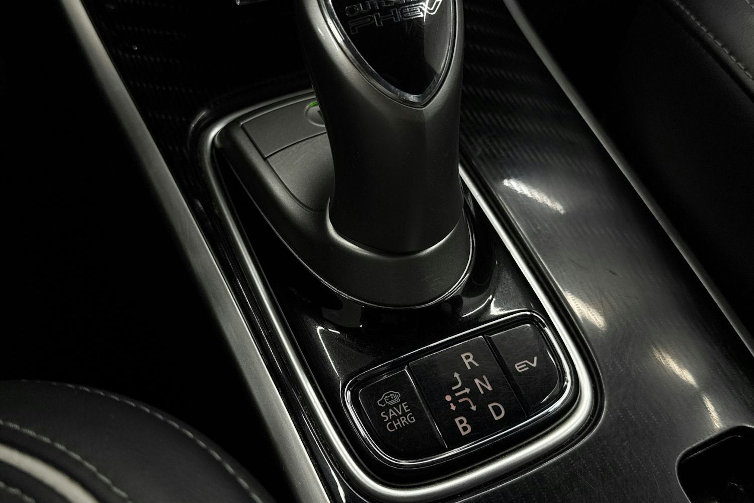 musta Mitsubishi Outlander PHEV 2019 kuva 21.