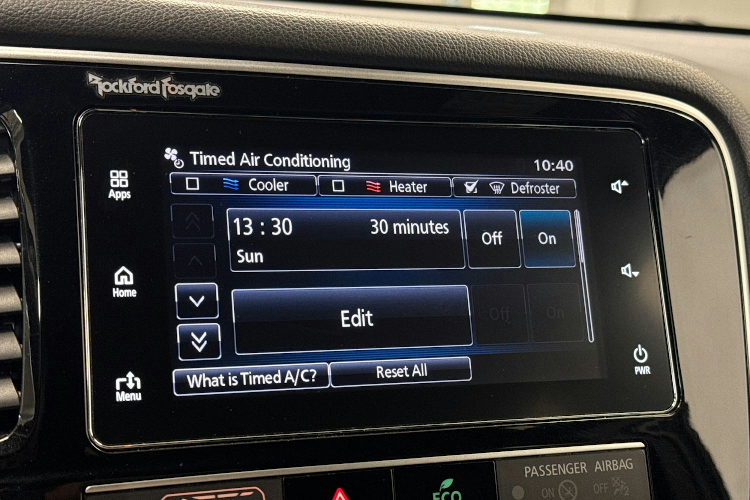 musta Mitsubishi Outlander PHEV 2019 kuva 30.