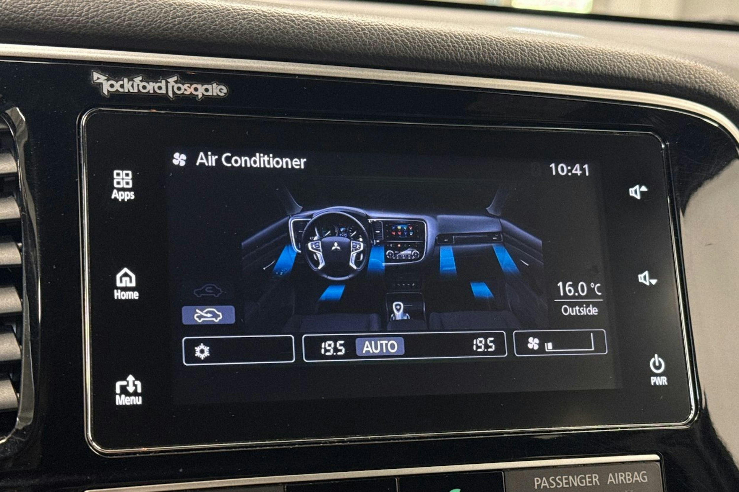 musta Mitsubishi Outlander PHEV 2019 kuva 32.
