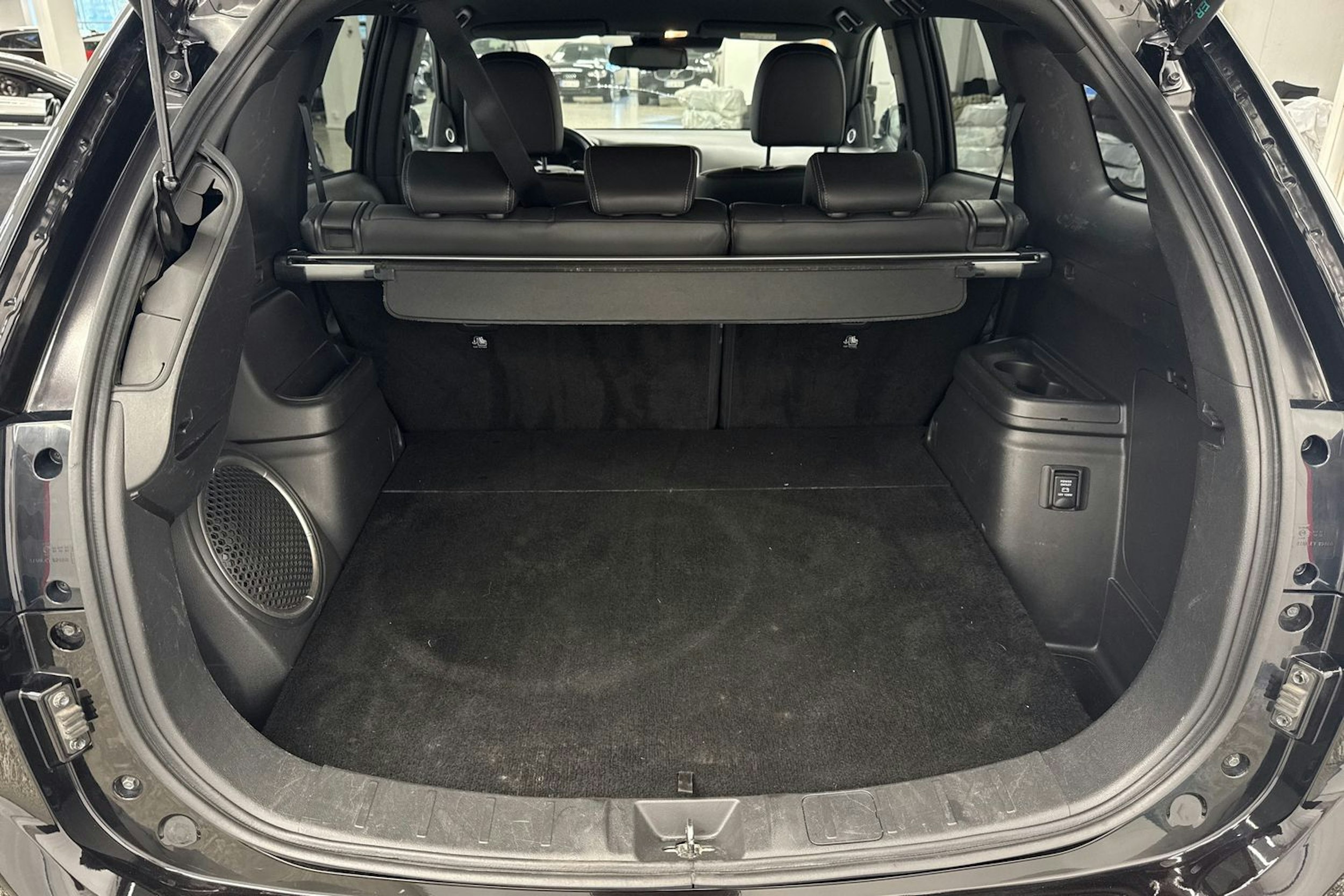musta Mitsubishi Outlander PHEV 2019 kuva 34.