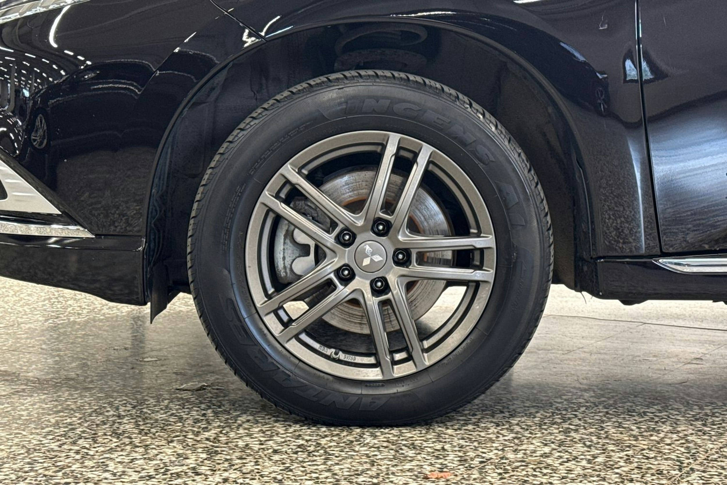 musta Mitsubishi Outlander PHEV 2019 kuva 36.