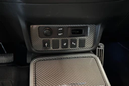 valkoinen Mitsubishi Outlander PHEV 2019 kuva 15.
