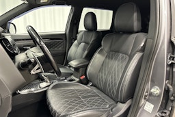 harmaa Mitsubishi Outlander PHEV 2019 kuva 16.