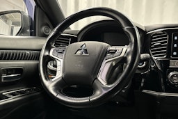 harmaa Mitsubishi Outlander PHEV 2019 kuva 18.