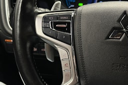 harmaa Mitsubishi Outlander PHEV 2019 kuva 19.