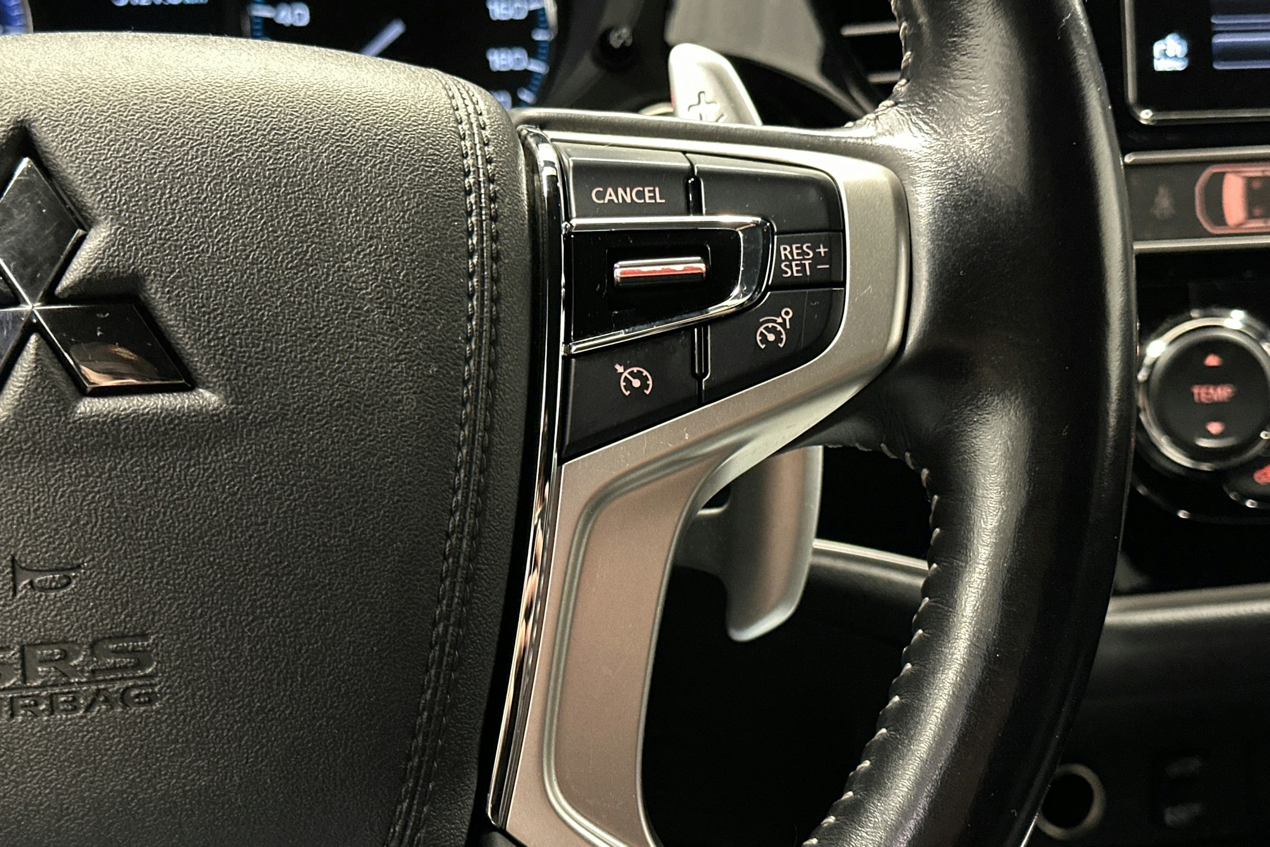 harmaa Mitsubishi Outlander PHEV 2019 kuva 20.