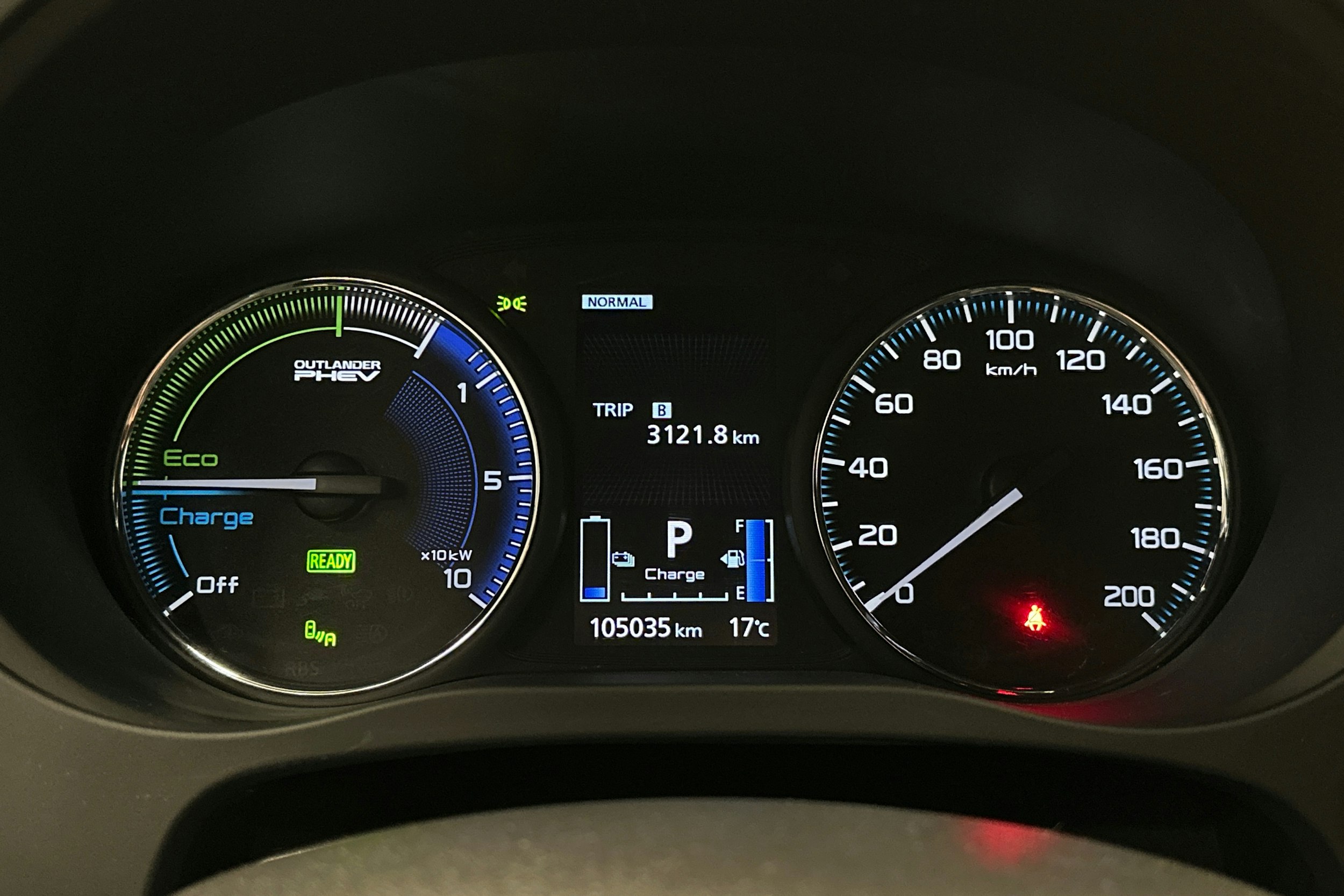 harmaa Mitsubishi Outlander PHEV 2019 kuva 21.