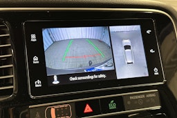 harmaa Mitsubishi Outlander PHEV 2019 kuva 24.