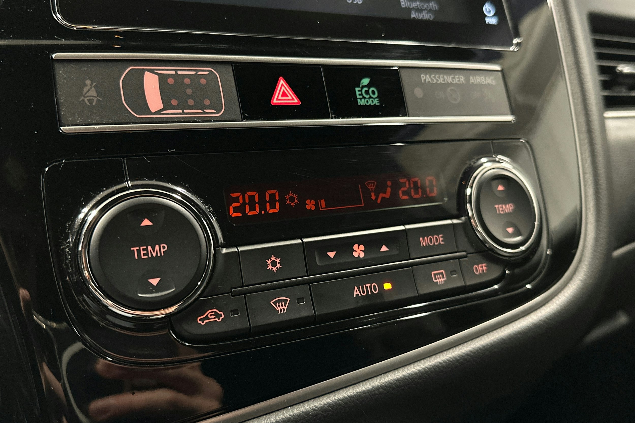 harmaa Mitsubishi Outlander PHEV 2019 kuva 25.