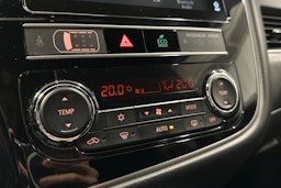 harmaa Mitsubishi Outlander PHEV 2019 kuva 25.