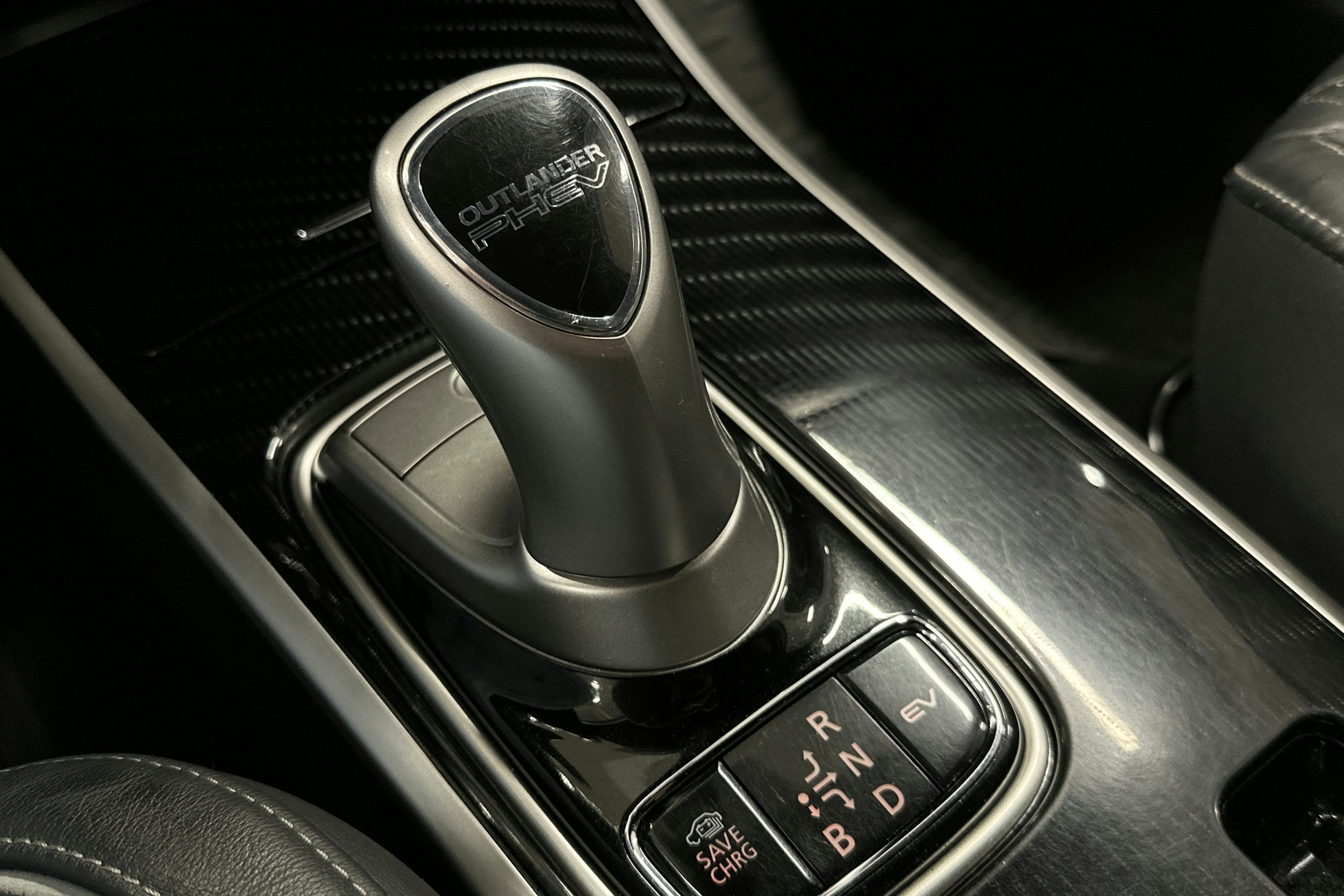 harmaa Mitsubishi Outlander PHEV 2019 kuva 26.
