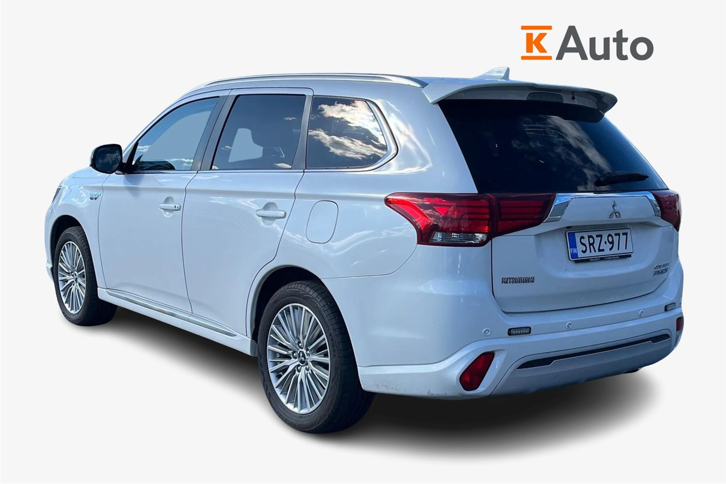 valkoinen Mitsubishi Outlander PHEV 2019 kuva 2.