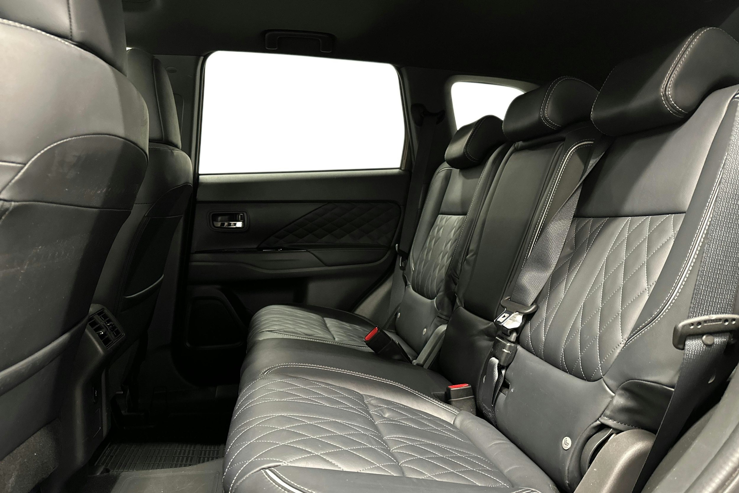 ruskea (beige) Mitsubishi Outlander PHEV 2019 kuva 10.