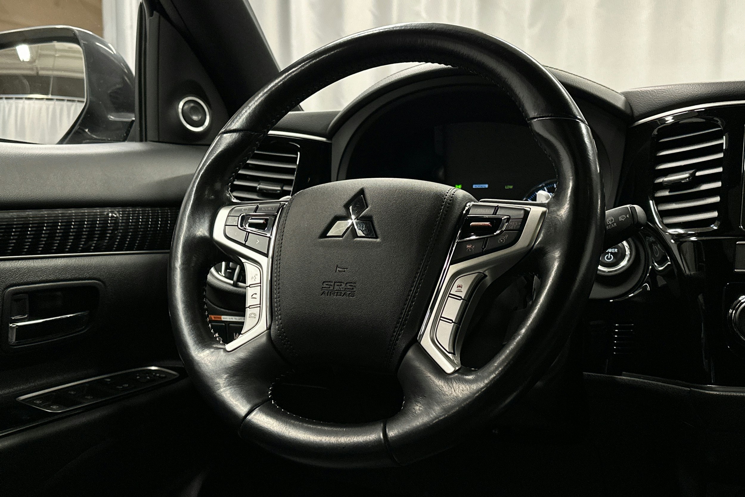 ruskea (beige) Mitsubishi Outlander PHEV 2019 kuva 18.