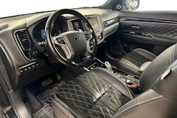 musta Mitsubishi Outlander PHEV 2019 kuva 3.