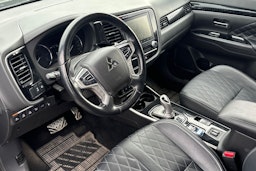 musta Mitsubishi Outlander PHEV 2019 kuva 3.
