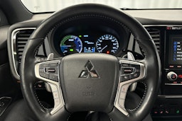 musta Mitsubishi Outlander PHEV 2019 kuva 14.
