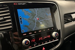 musta Mitsubishi Outlander PHEV 2019 kuva 17.