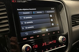 musta Mitsubishi Outlander PHEV 2019 kuva 18.