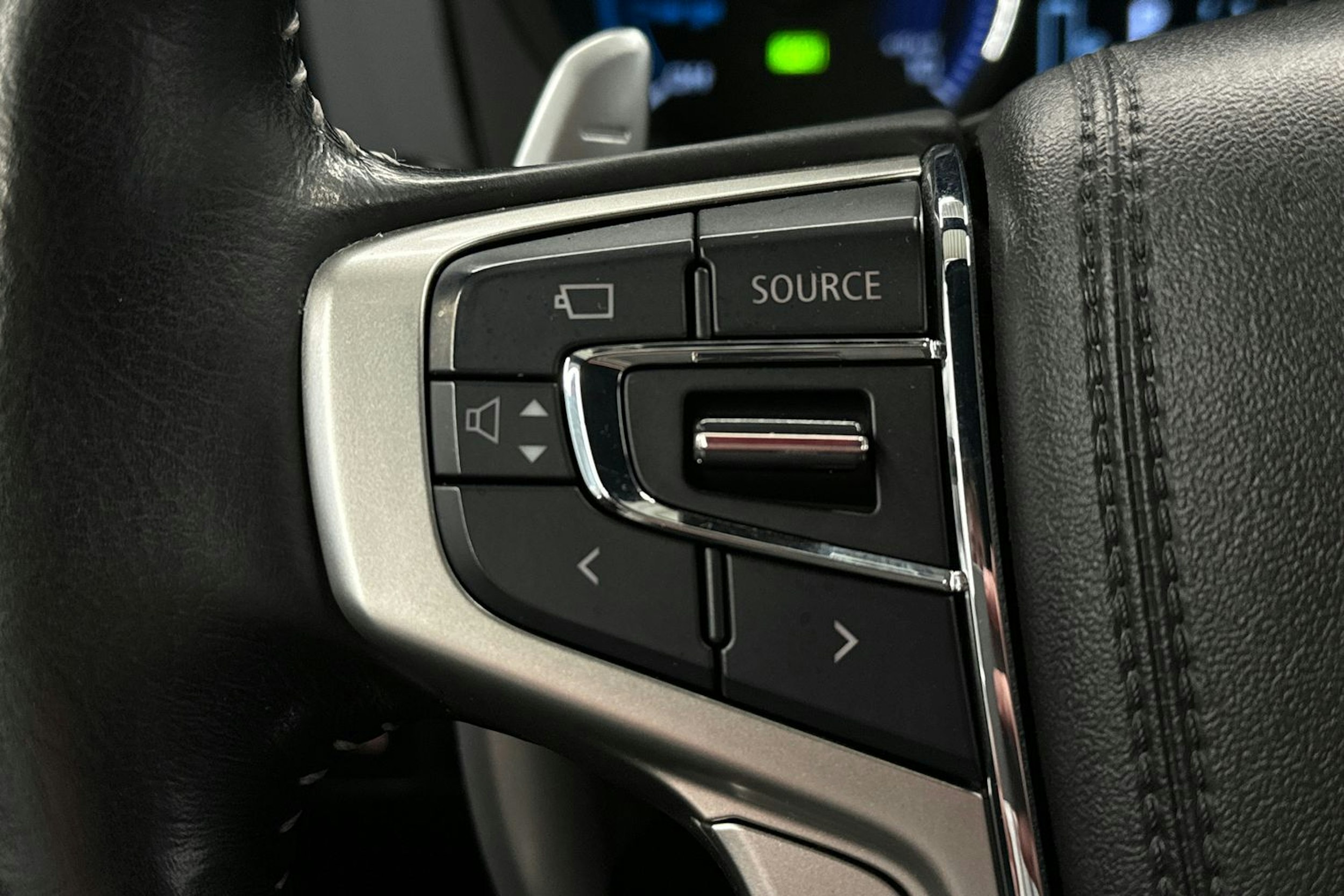 musta Mitsubishi Outlander PHEV 2019 kuva 21.