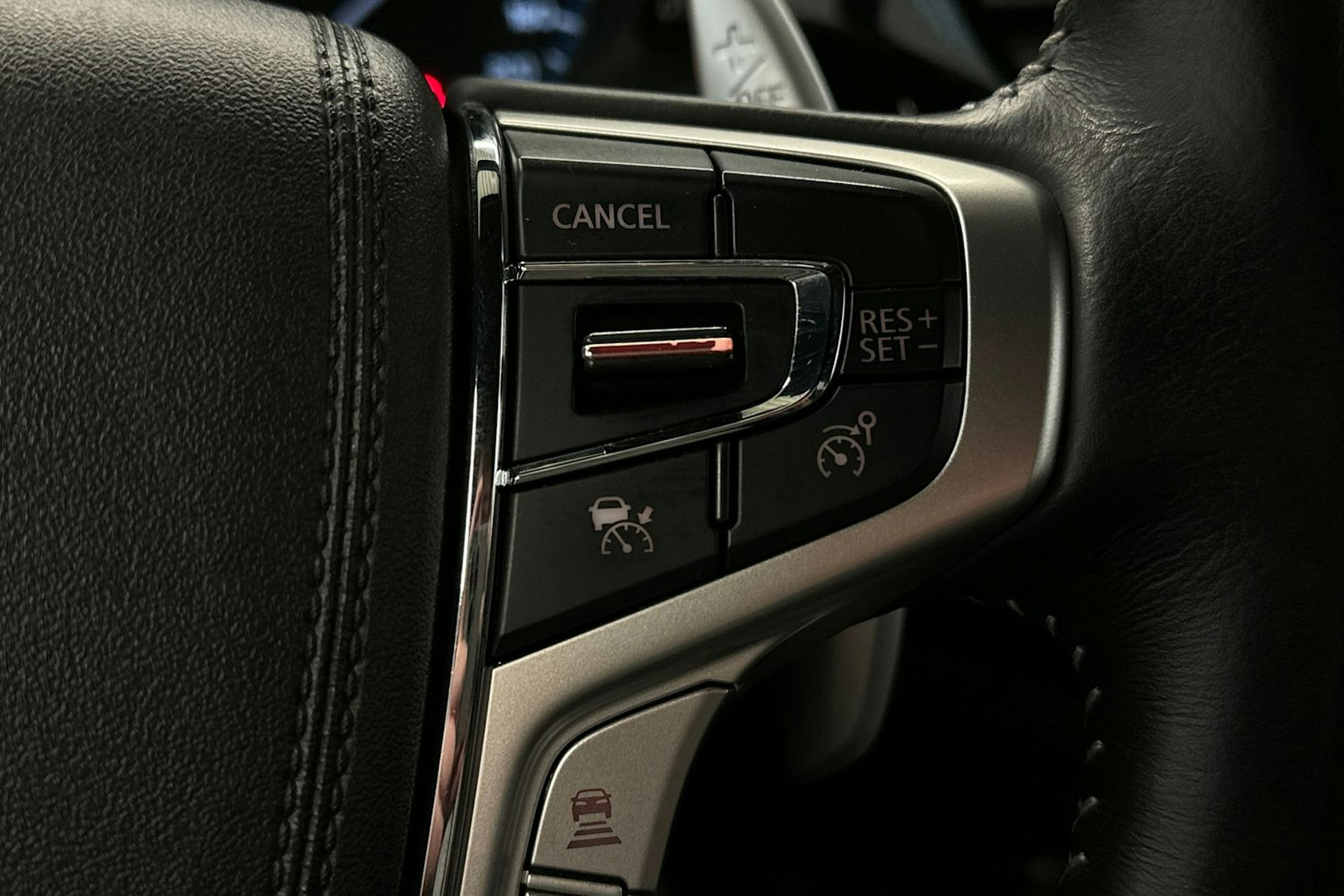 musta Mitsubishi Outlander PHEV 2019 kuva 22.