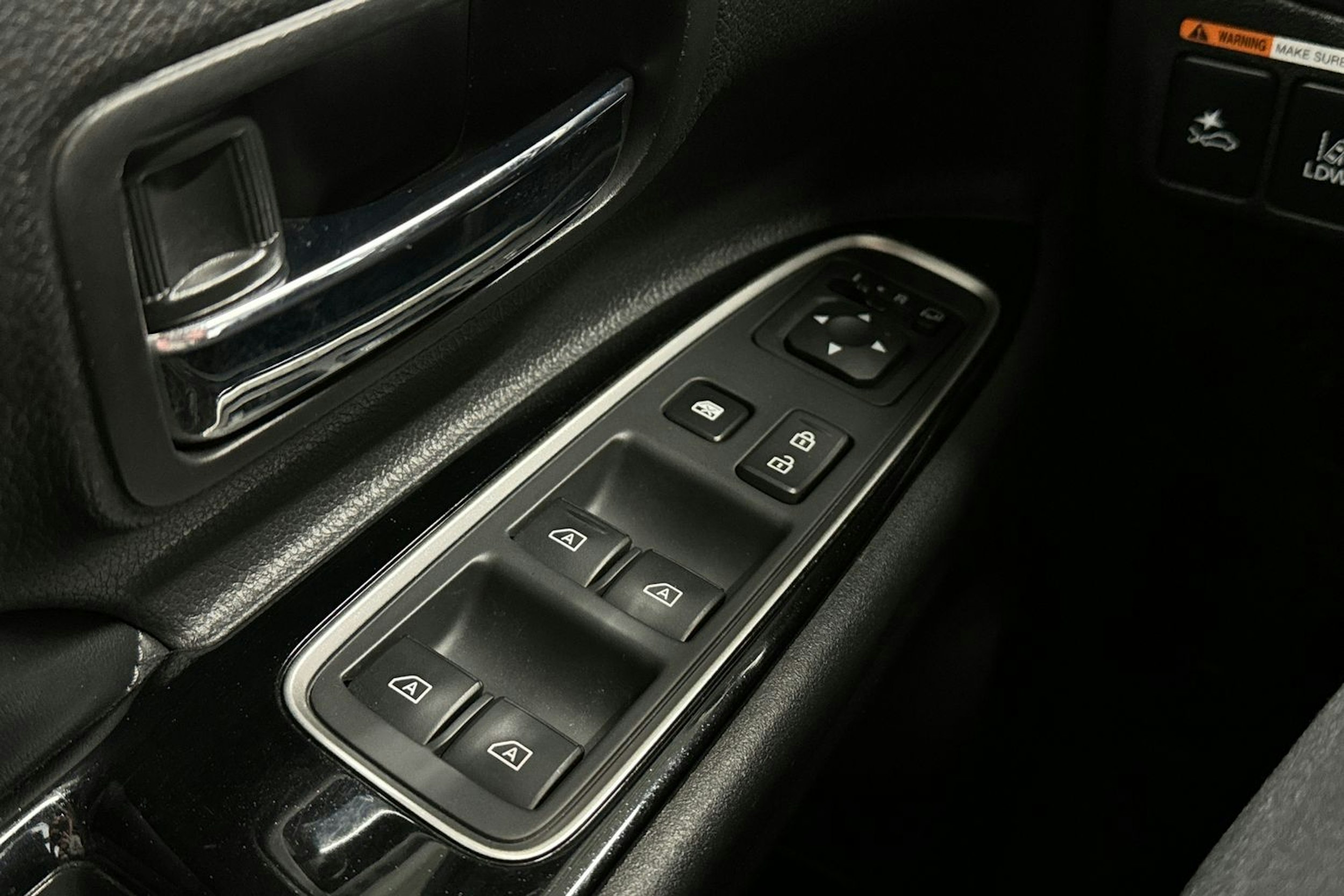 musta Mitsubishi Outlander PHEV 2019 kuva 23.