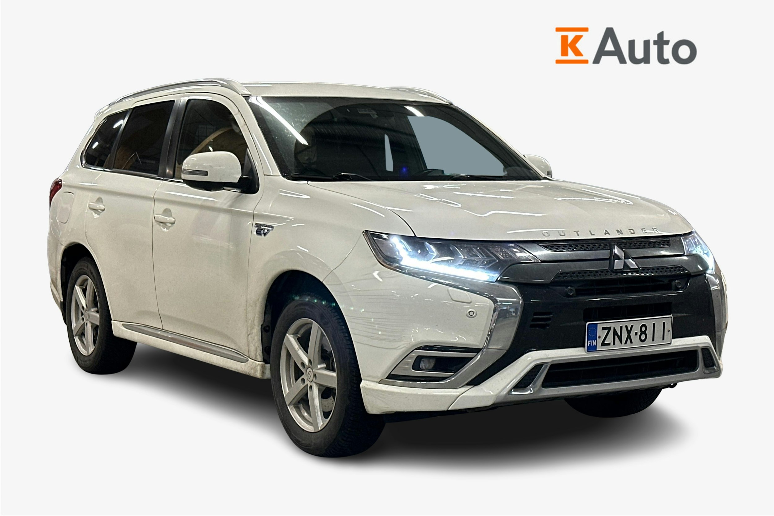 valkoinen Mitsubishi Outlander PHEV 2019 kuva 1.