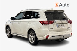 valkoinen Mitsubishi Outlander PHEV 2019 kuva 2.