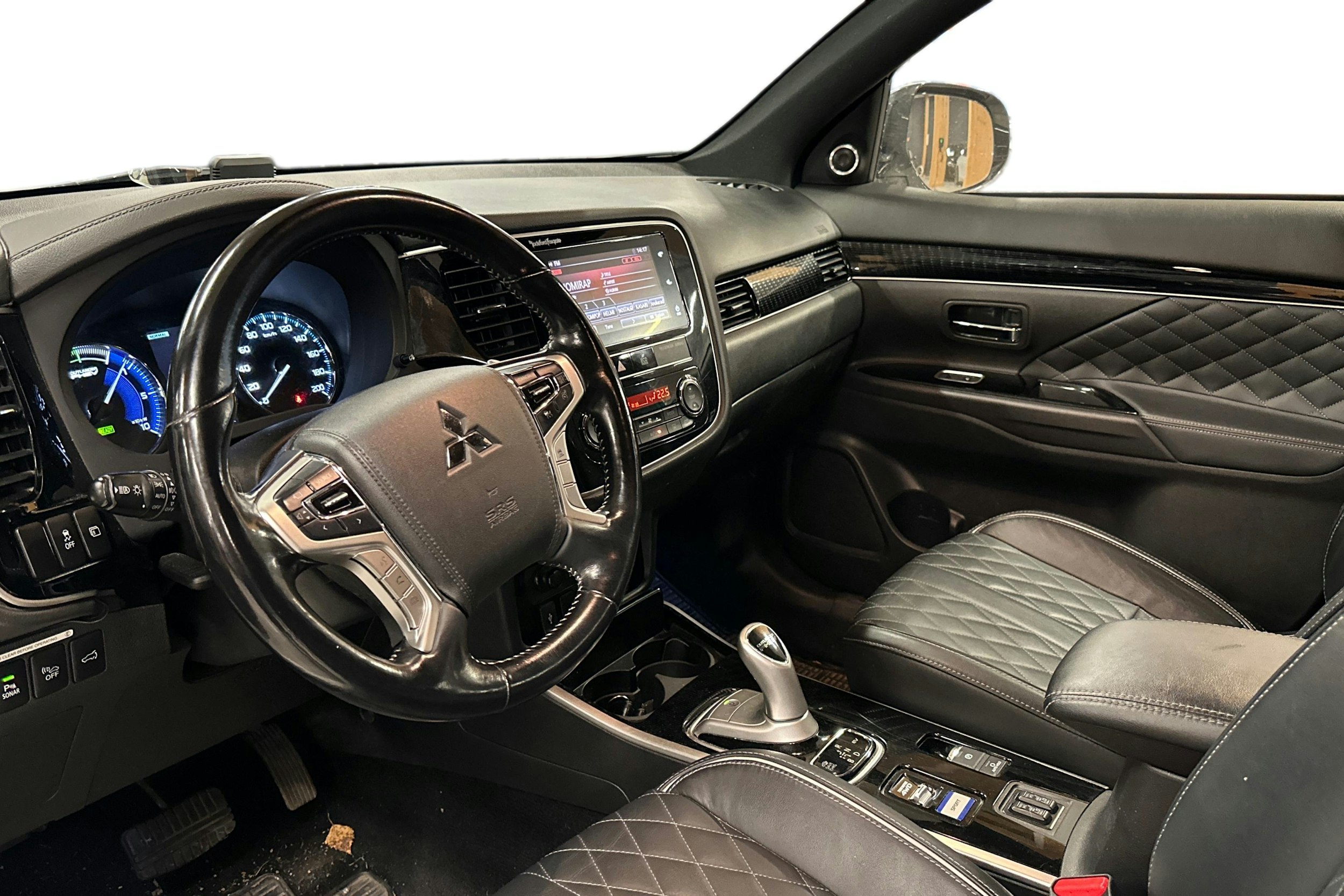 valkoinen Mitsubishi Outlander PHEV 2019 kuva 3.