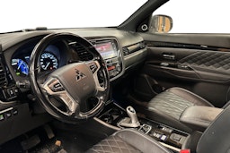 valkoinen Mitsubishi Outlander PHEV 2019 kuva 3.