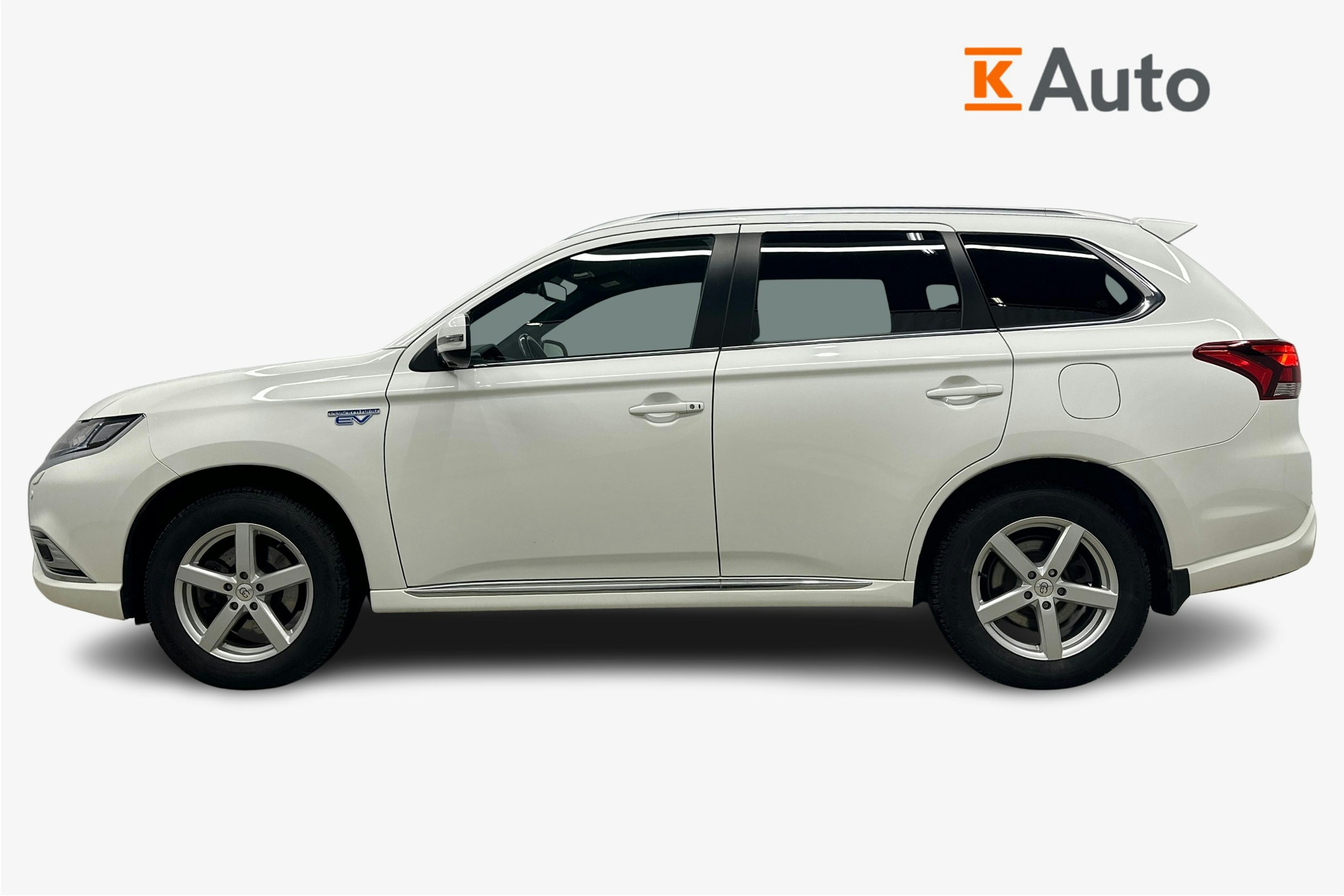 valkoinen Mitsubishi Outlander PHEV 2019 kuva 6.