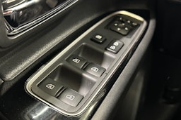 valkoinen Mitsubishi Outlander PHEV 2019 kuva 14.