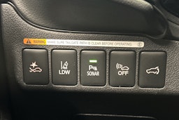 valkoinen Mitsubishi Outlander PHEV 2019 kuva 15.