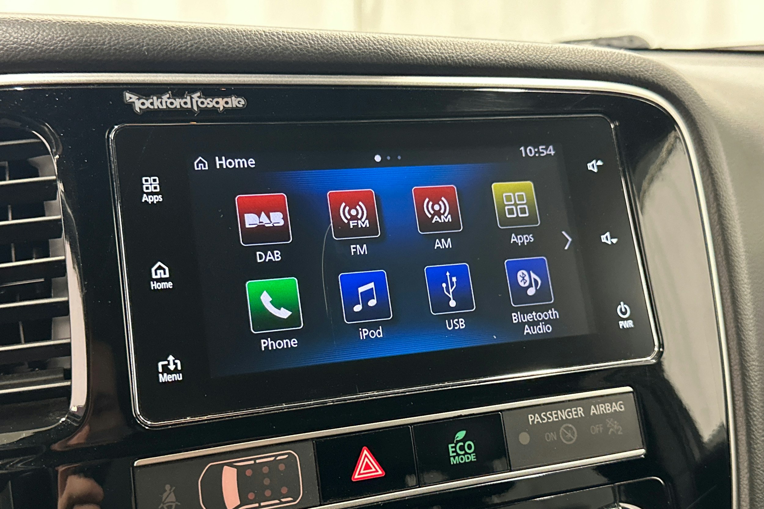 valkoinen Mitsubishi Outlander PHEV 2019 kuva 20.
