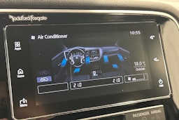 valkoinen Mitsubishi Outlander PHEV 2019 kuva 22.