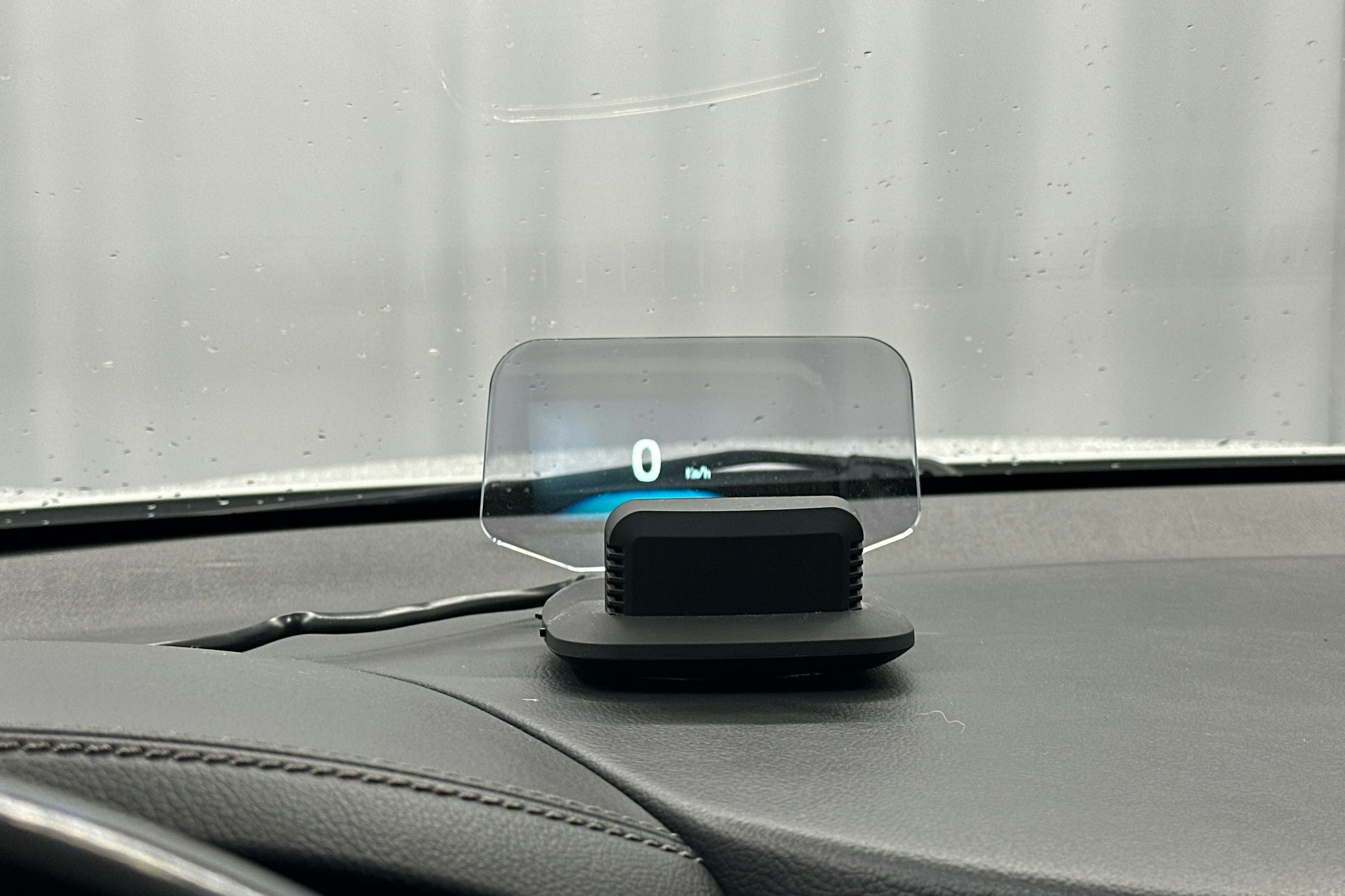 valkoinen Mitsubishi Outlander PHEV 2019 kuva 24.