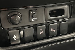 valkoinen Mitsubishi Outlander PHEV 2019 kuva 25.