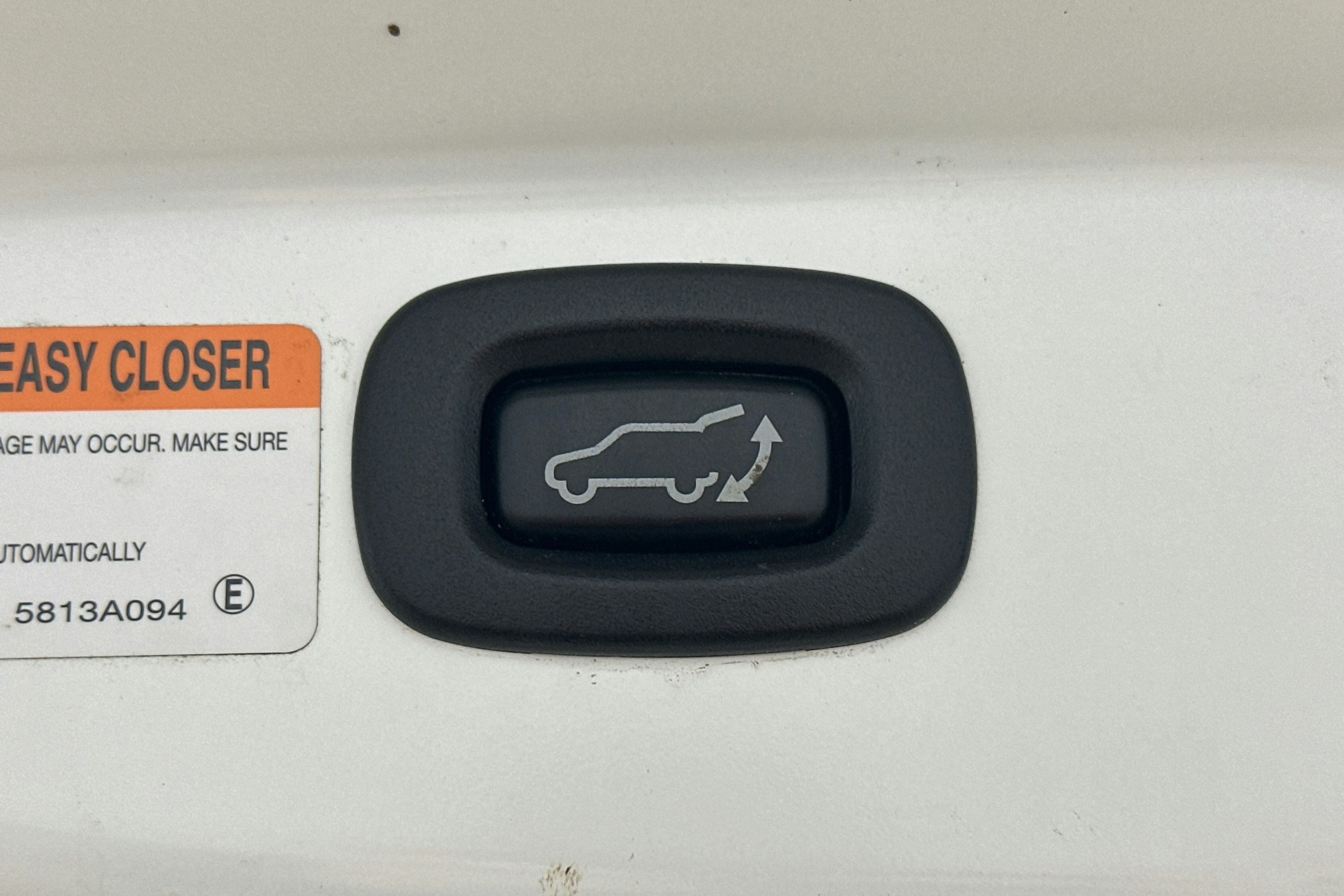 valkoinen Mitsubishi Outlander PHEV 2019 kuva 29.