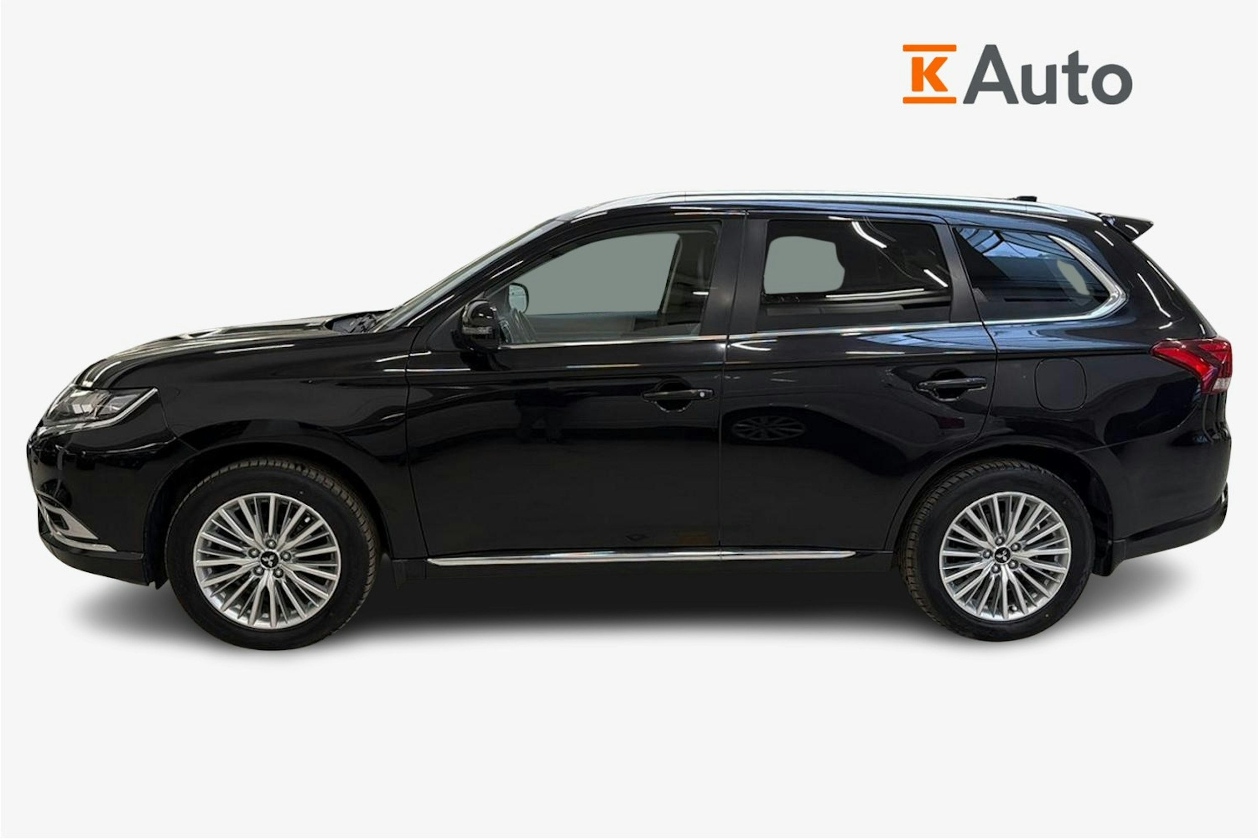 musta Mitsubishi Outlander PHEV 2020 kuva 6.