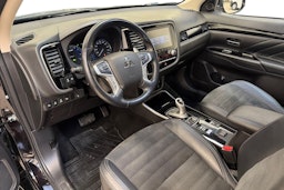 musta Mitsubishi Outlander PHEV 2020 kuva 7.