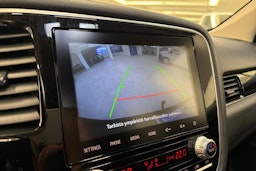 musta Mitsubishi Outlander PHEV 2020 kuva 15.