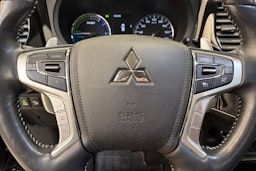musta Mitsubishi Outlander PHEV 2020 kuva 19.