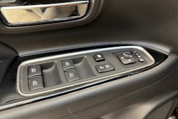 musta Mitsubishi Outlander PHEV 2020 kuva 21.