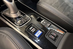musta Mitsubishi Outlander PHEV 2020 kuva 22.