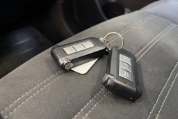 musta Mitsubishi Outlander PHEV 2020 kuva 23.